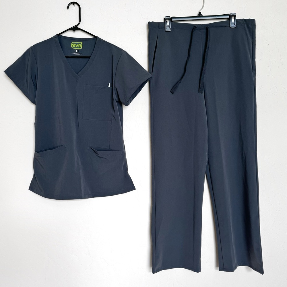 NWOT AVE womens dark charcoal scrub set